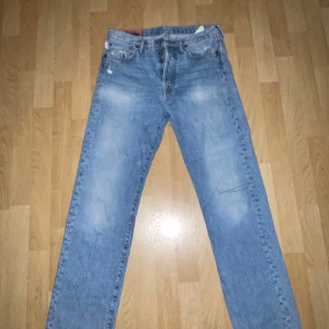 Acne Studios Blå Konst  - Jeans från Acne Studios (Blå Konst). Inhandlade på Floragatan 13. EUR 30 32