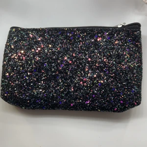 Svart glittrig necessär - Svart gullig glittrig necessär 