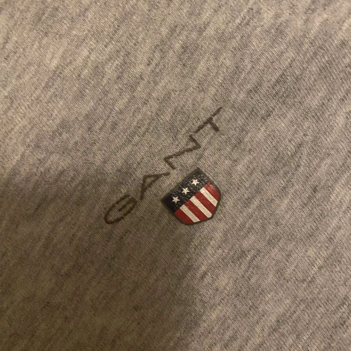 Grå t-shirt från GANT - 1