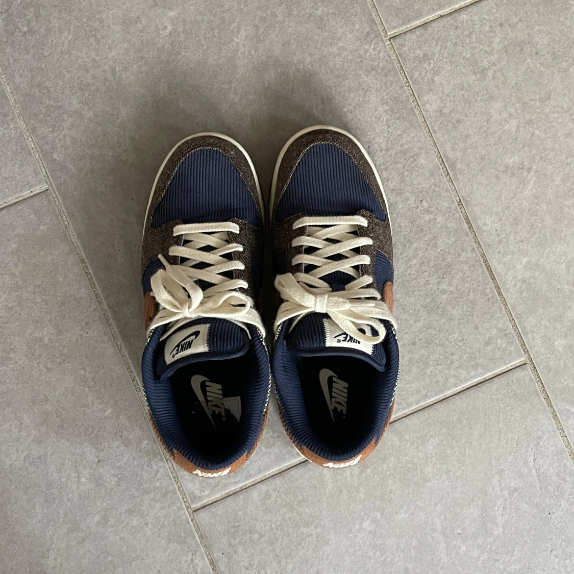 Nike Dunk Low Midnight Navy and Ale Brown - 1