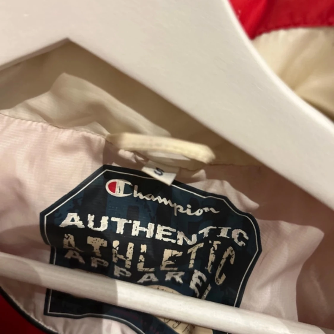 Vit och röd dunväst från Champion stl S - 3