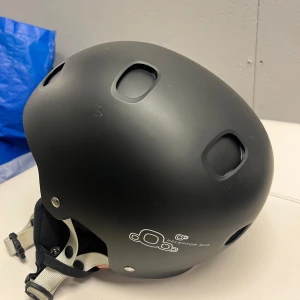 Poc skidhjälm Stl:L - Använd men i bra skick Poc hjälm i large storlek.   