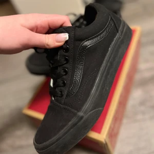 Vans old school black - Använda två gånger, väldigt fint skick