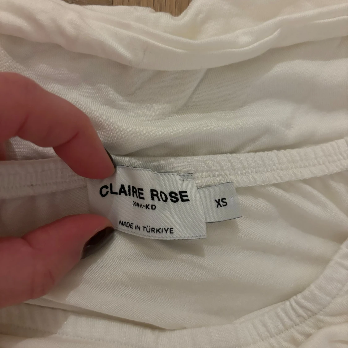 Vit offshoulder topp från Claire Rose x NA-KD - 3