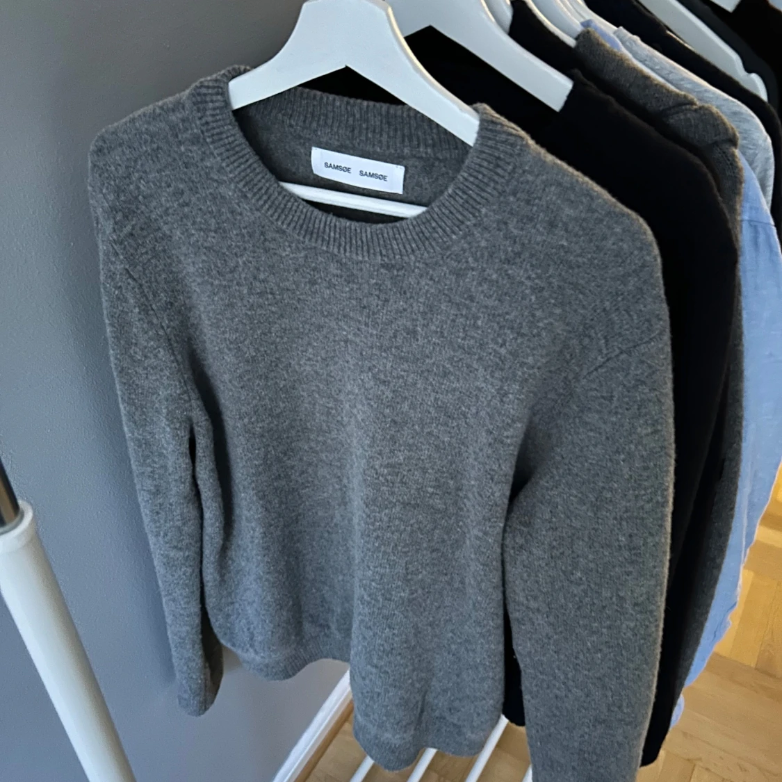 Grå ulltröja från Samsoe Samsoe