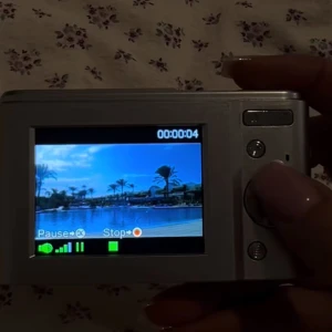 Digitalkamera  - Säljer ny 2 av mina fina kameror som jag ÄLSKAR men har köpt en Canon och har inget behov av dessa mer❤️❤️