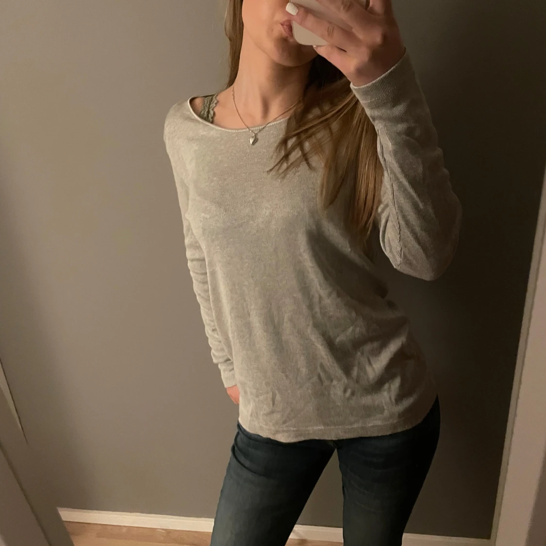 Grå långärmad tröja