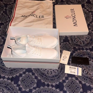 Moncler lunarove skor - Splitternya moncler lunarove skor i storlek 45 köpta från miinto kvitto och allting finns. Top kvalité och otroligt skick bara hojta till för frågor
