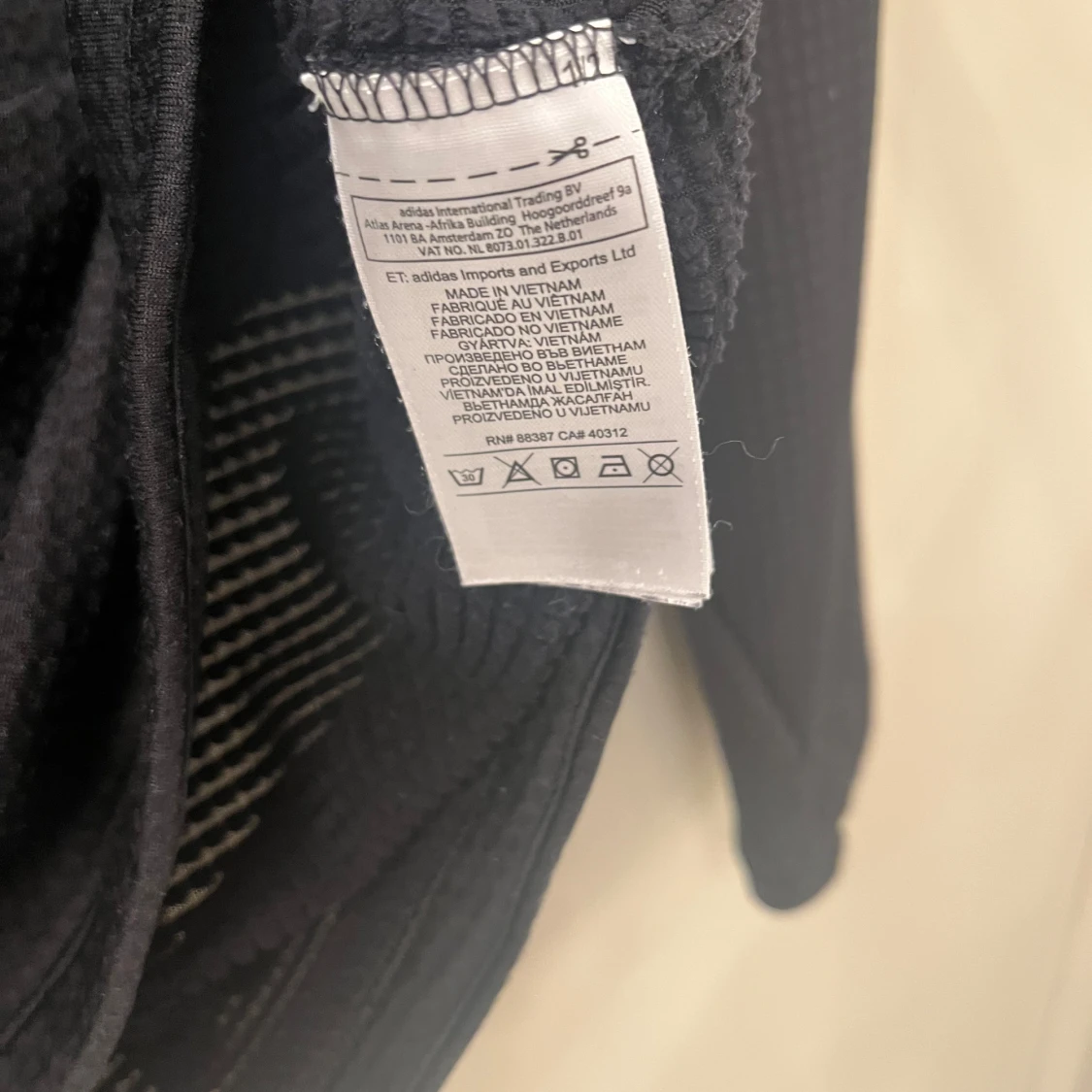 Svart tröja från Adidas - 4