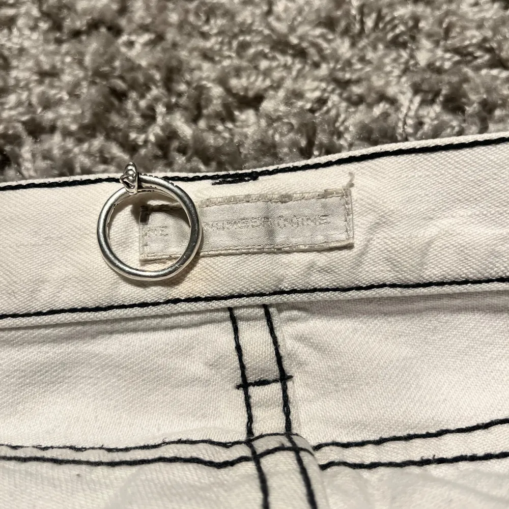 Number (N)ine jeans från SS02 ”modern age”. De här är ett otroligt fint par jeans med inga tecken på användning eller defekter. De är från en av Takahiros bästa kollektioner. Size 3, längd 32. Pris går att diskuteras! . Farkut & Housut.