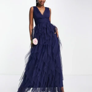 Balklänning  - Jättefin balklänning finns inte att köpa längre men nypris 1500 kr, jättefint skick endast använd 1 gång 🥰🥰 priset kan diskuteras 