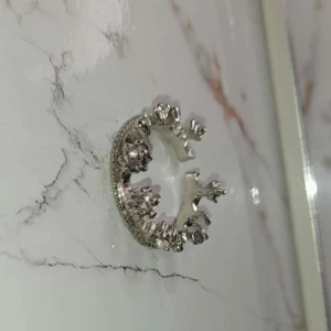 Ring. - Jätte fin ring och är oanvänd