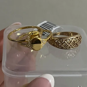 Snygga ringar i Guldpläterat silver ✨😍 - Alla är nya den till höger är anvönd 1 gång! Sprid för alla 3