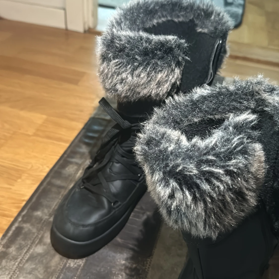 Svarta vinterboots med fuskpäls - 4