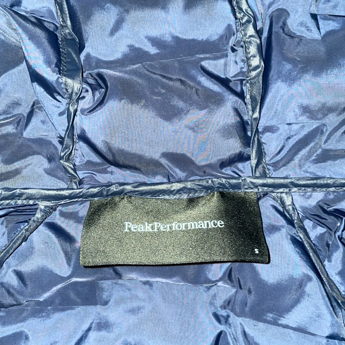 Mörkblå Peak Performance jacka - 3