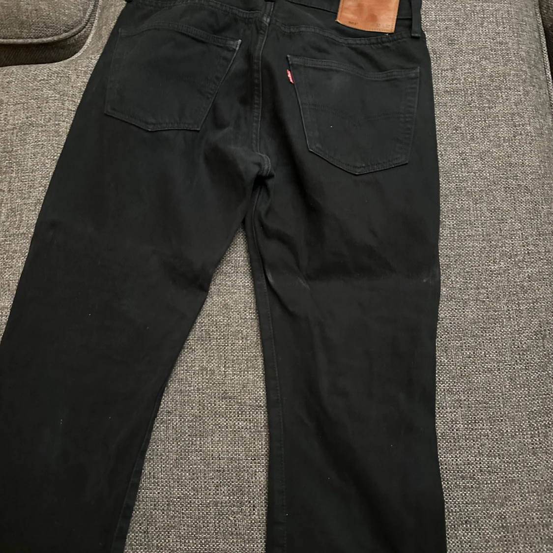 Svarta jeansbyxor från Levis - 1