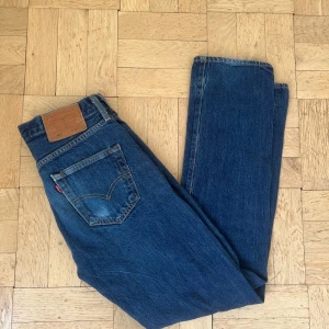 Levis 501 jeans  - Ett par asnajs och nästan helt oanvända Levis 501 jeans i storlek 28/32. Skriv vid övriga frågor eller för fler bilder🙌🏼