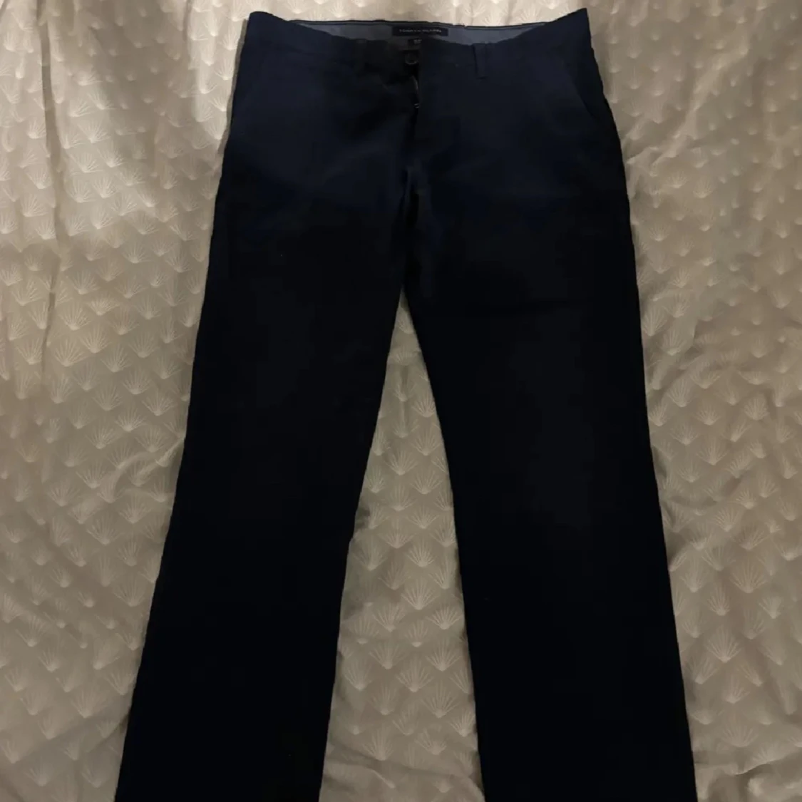 Mörkblå slim fit byxor från Tommy Hilfiger - 2