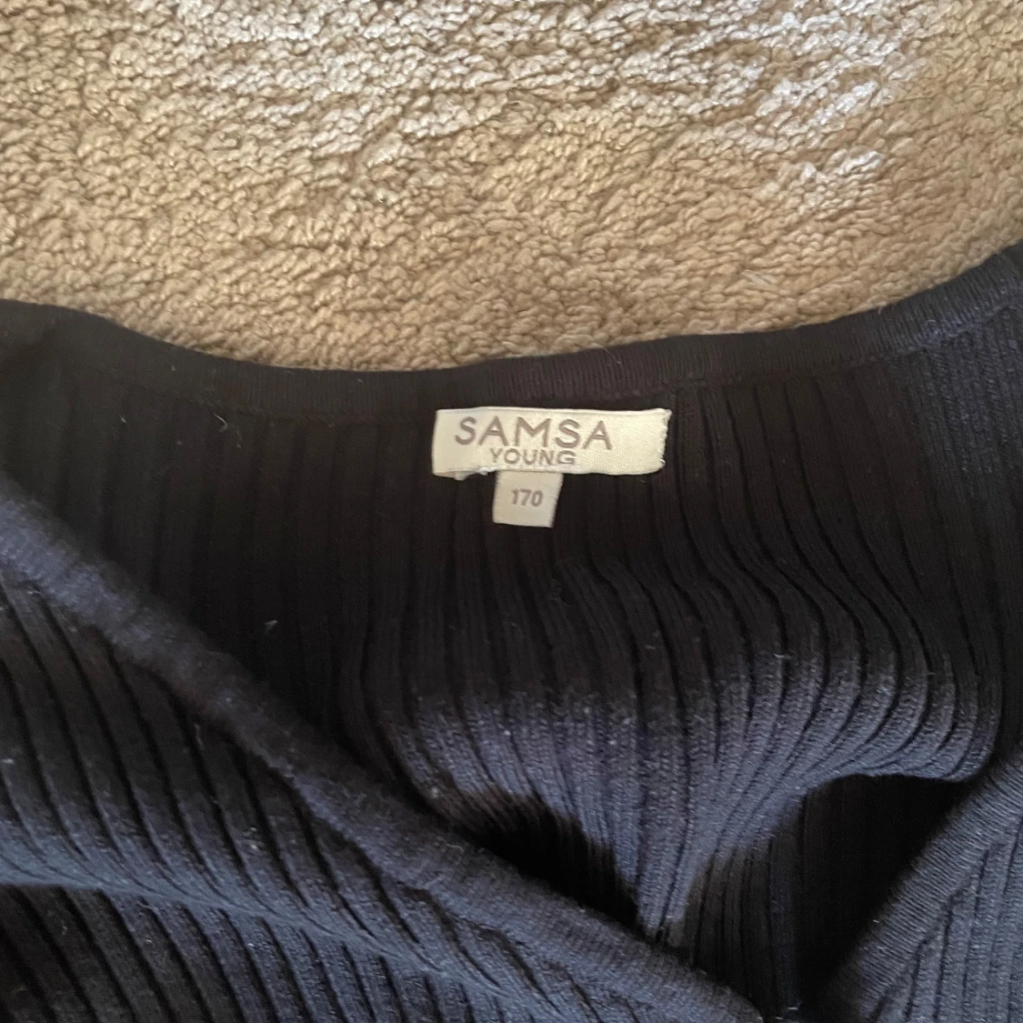 Svart ribbad kofta från Samsa Young - 2