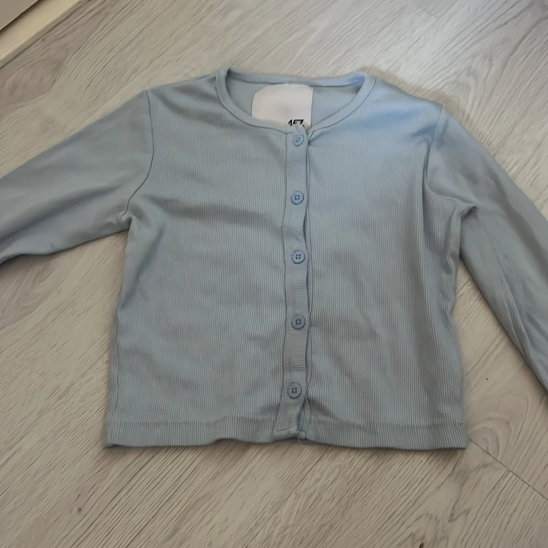 Ljusblå ribbad kofta från 157