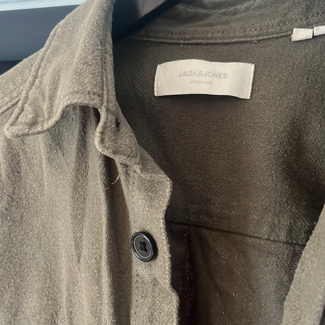 Olivgrön overshirt från Jack & Jones - 1