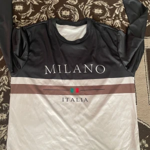 Milano tröja  - Perfekt till sommaren helt ny och perfekta till present inga skador på den 