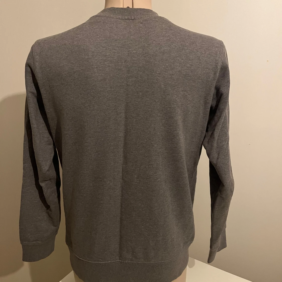Grå sweatshirt från Calvin Klein Jeans - 1