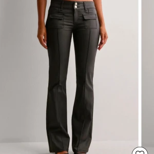 Nelly jeans - Fejk läder, använda fåtal gånger. Helt slutsålda på hemsidan- i denna storlek. 