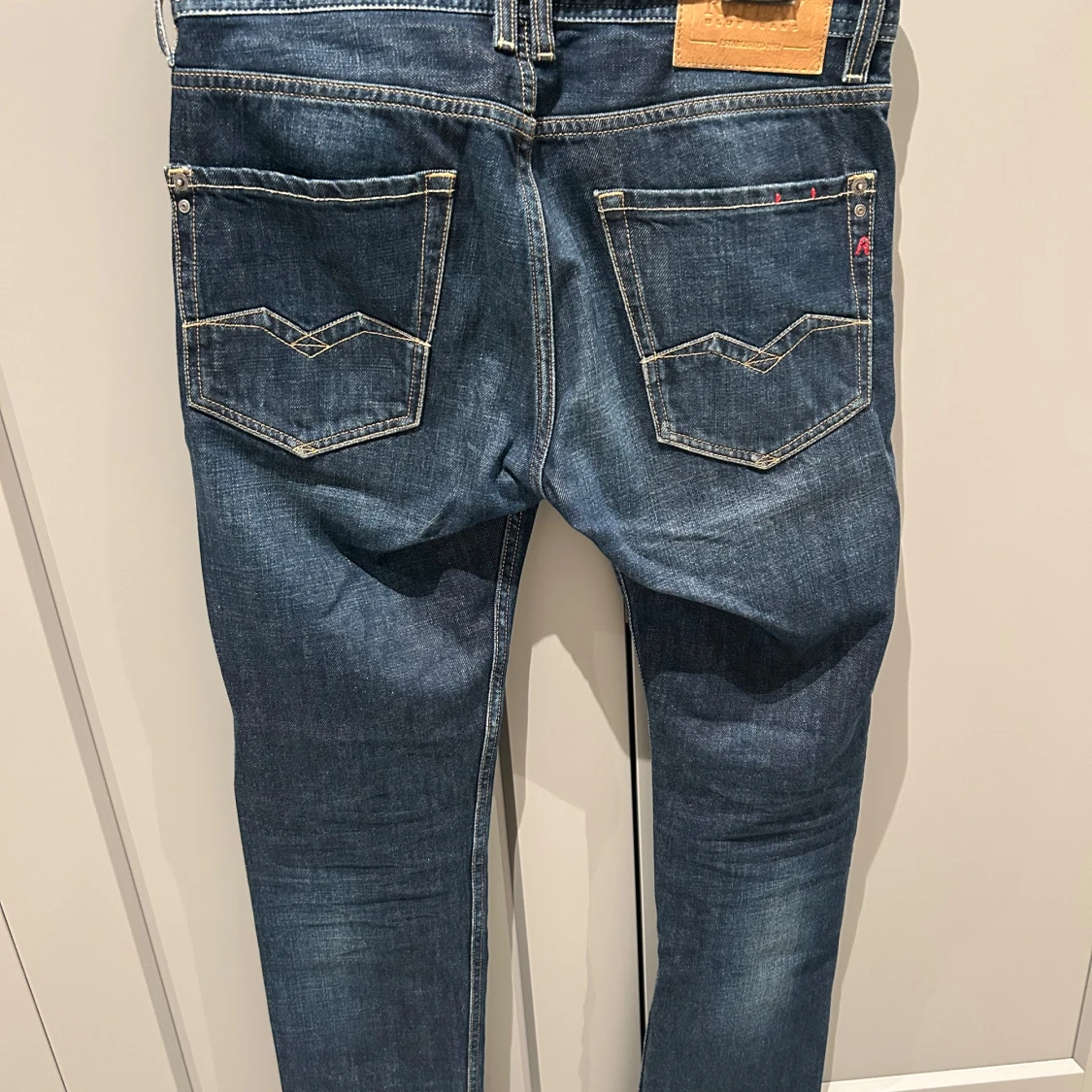 Mörkblå jeans från Replay - 1