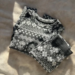 Jul pyjamas/underställ från rusta  - Populärt pyjamas sett från rusta som är slutsålda överallt. Använda max 2 gånger. Storlek S i båda. 100kr för hela setet💓
