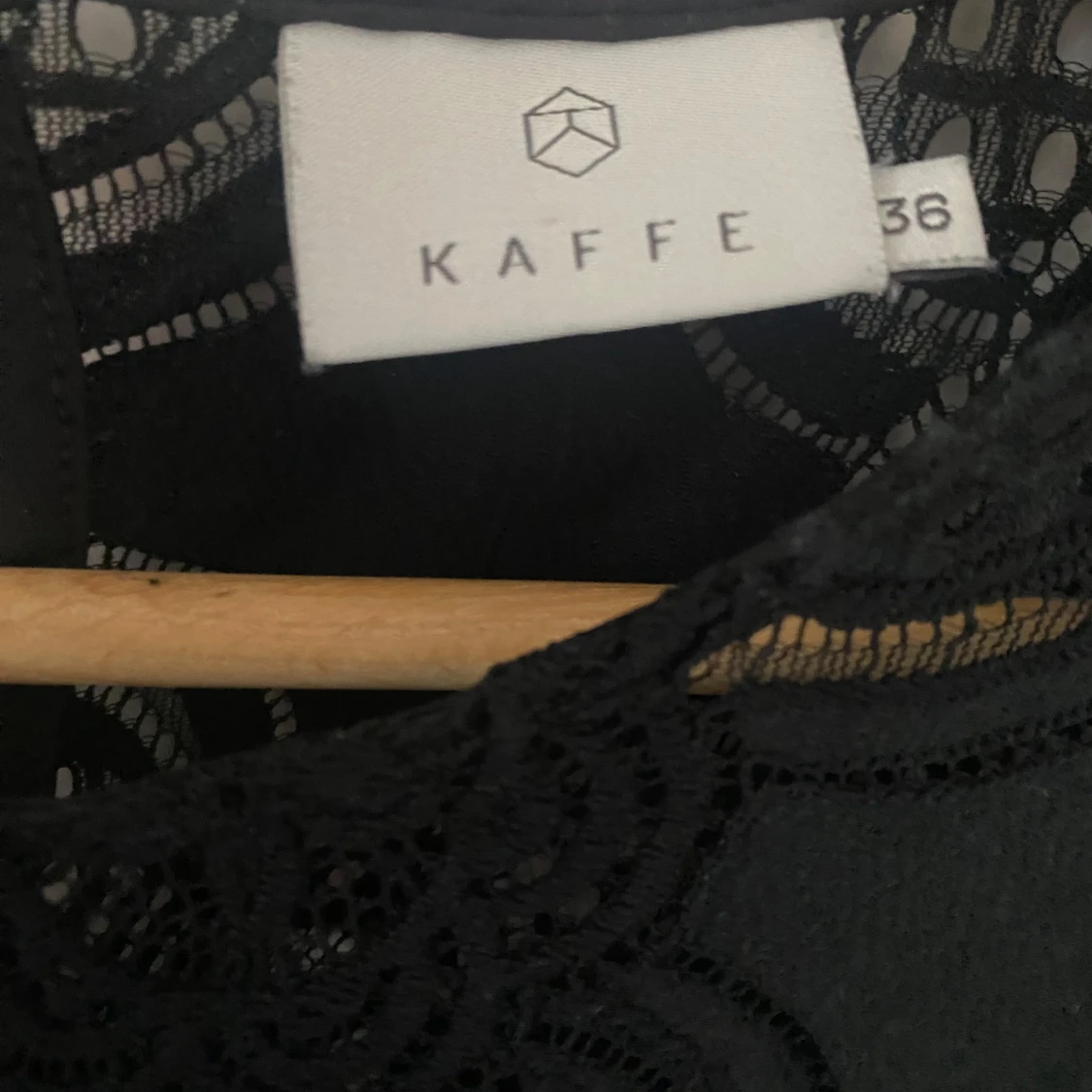 Svart spetsblus från Kaffe - 2