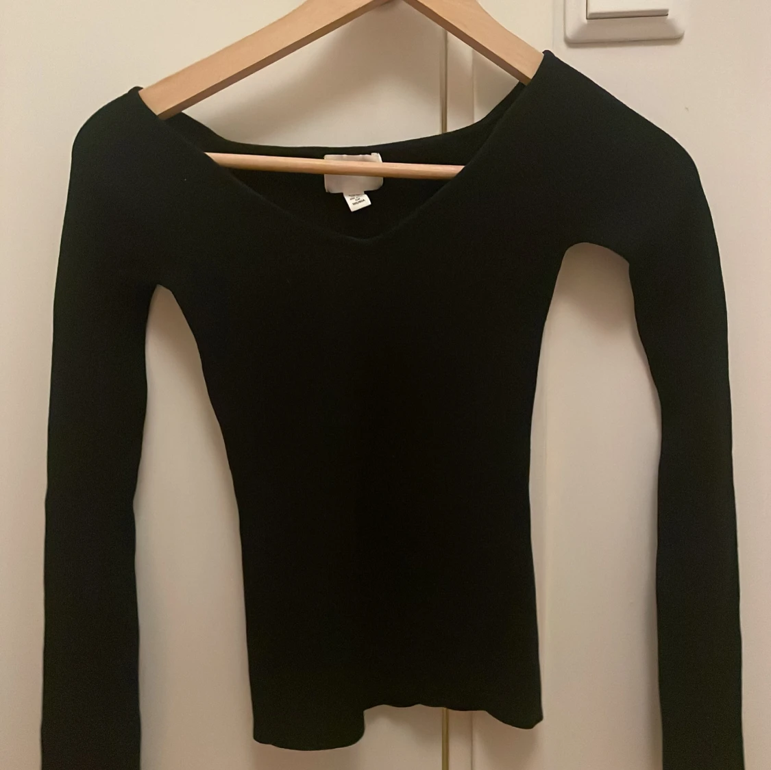Svart off shoulder tröja från H&M