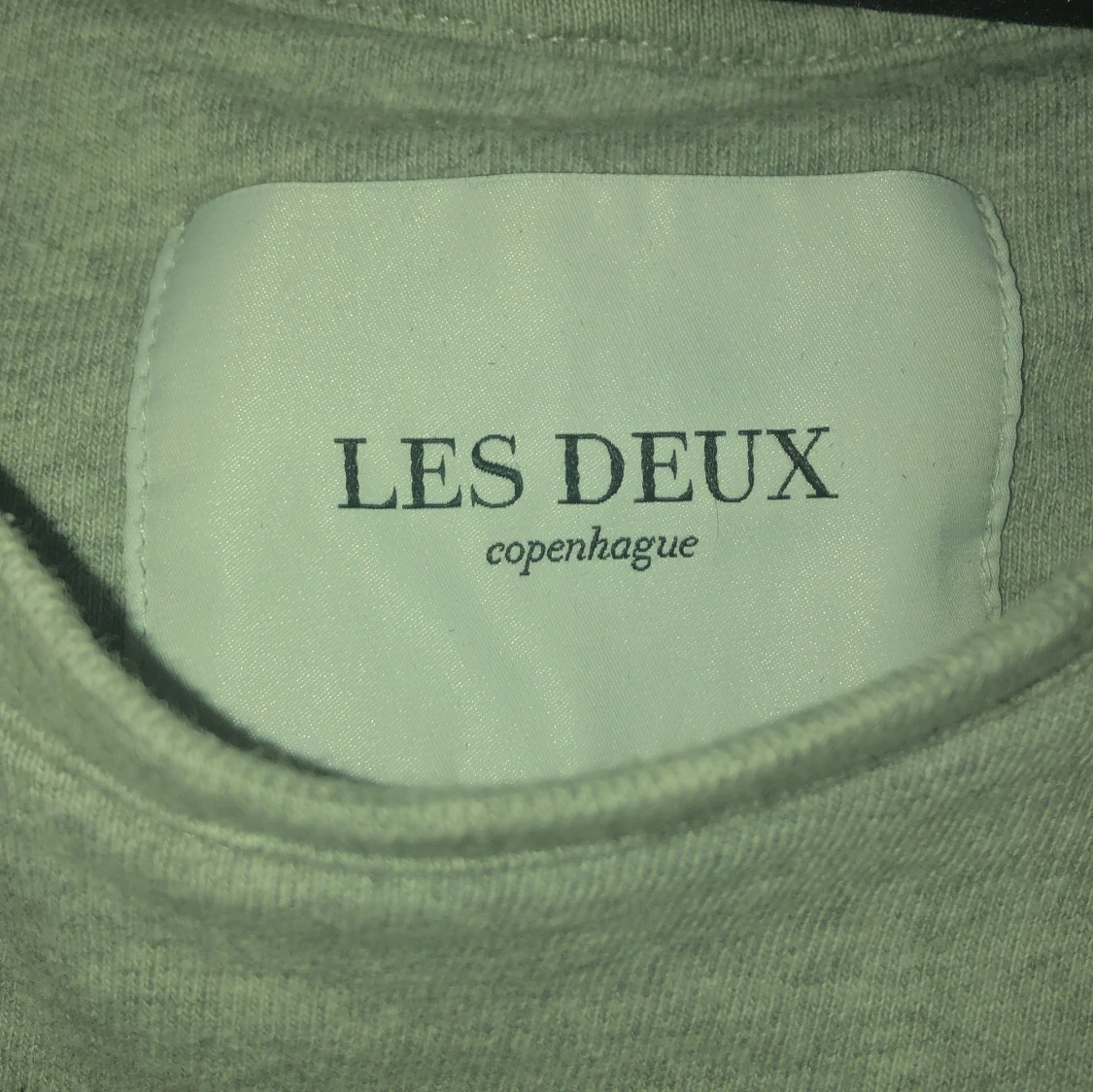 Grå t-shirt från Les Deux - 3