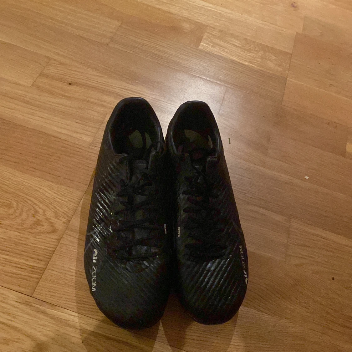 Svarta mercuial fotbollsskor från Nike