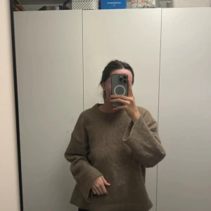 Stickad tröja från Gina Tricot  - Fint men använt skick, smått nopprig men de går att fixa om man har noppmaskin Crew neck knit