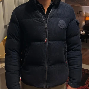 Moncler dunjacka - Modellen är 190 cm för referens  Limiterad upplaga  Kvitto finns