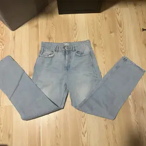 Jeans från Gina storlek 40. Bekväma loose fit. Använts ett antal gånger men fortfarande bra skick. Köpare står för frakt 