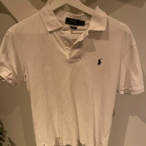 Ralph lauren pike - Hej säljer min polo piké men använder den knappt då jag inte tycker om pikétröjor men passar perfekt till en som Vill se lite stilig ut💕