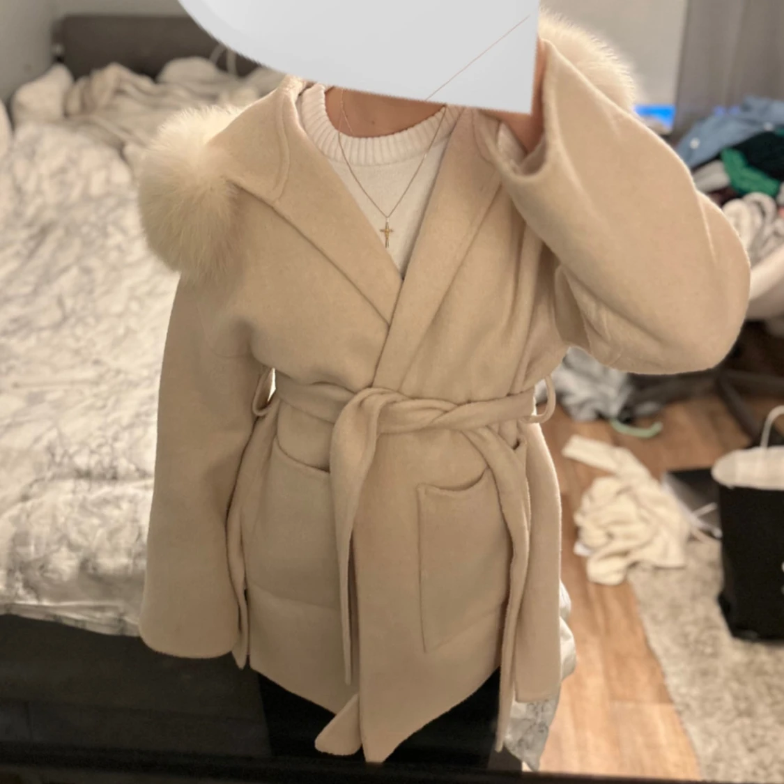 Beige kappa från FUR Stockholm - 92