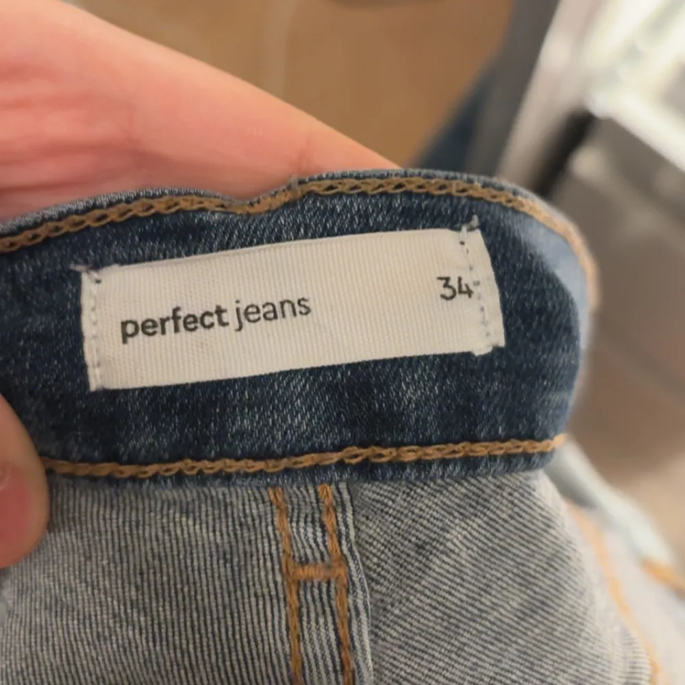 Hej säljer dessa jeans ifrån gina tricot de är använda några gånger inga märken eller hål finns på de och dom är som nya. Jeans & Byxor.