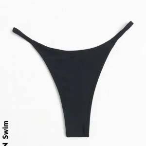 Bikini underdel - Säljer dessa två bikiniunderdelar, aldrig använda! 🤍