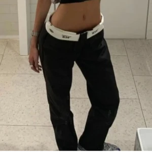 Dickies 874 - Säljer mina Dickies 874. Använda men i mycket gott skick! 30x30, nypris 799kr på dickies hemsida. Vid snabb affär KAN priset diskuteras 