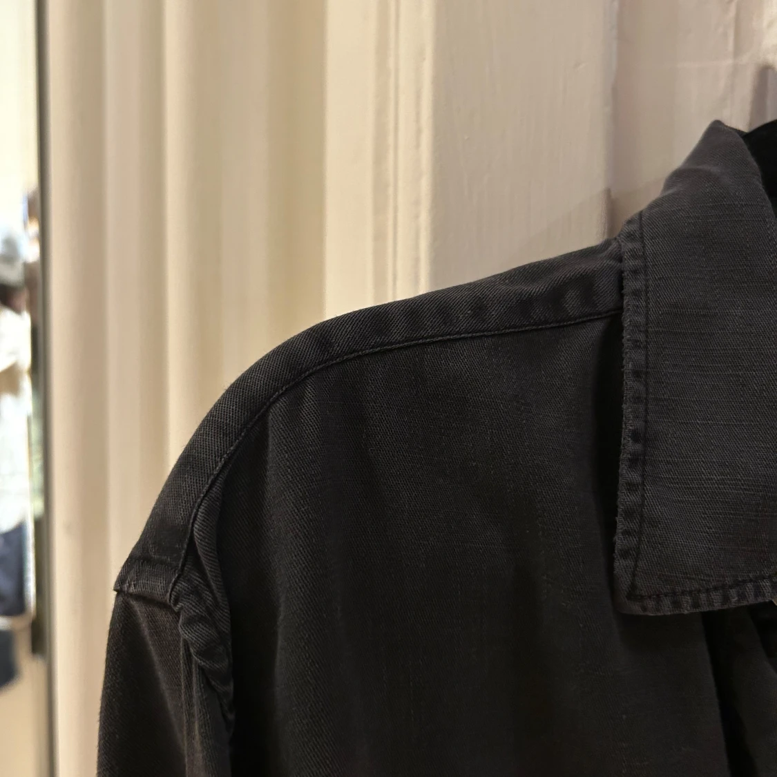 Mörkgrå skjorta  - 91