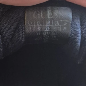 Ett par svarta Guss skor - Ett par svarta Guss skor, fint skick.