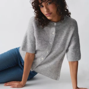 Grå stickad kofta - Stickad kofta från gina! Storlek XS men passar också större