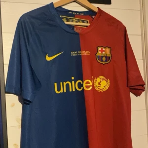 Barcelona tröja  - Barcelona tröja från 2009  Champions league final mot Roma På ryggen nummer  10 Messi