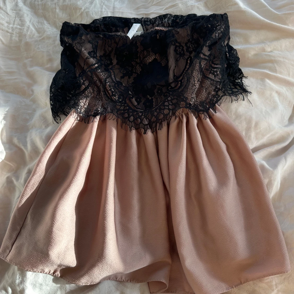 Beige tubtopp med svart spets från Imperial - 91