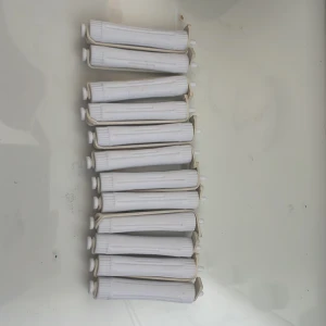 Blött hår lockinig - En sak man säter i håret när det är blött så blir det naturligt lockigt. Oandvända. Pris kan diskuteras ❤️