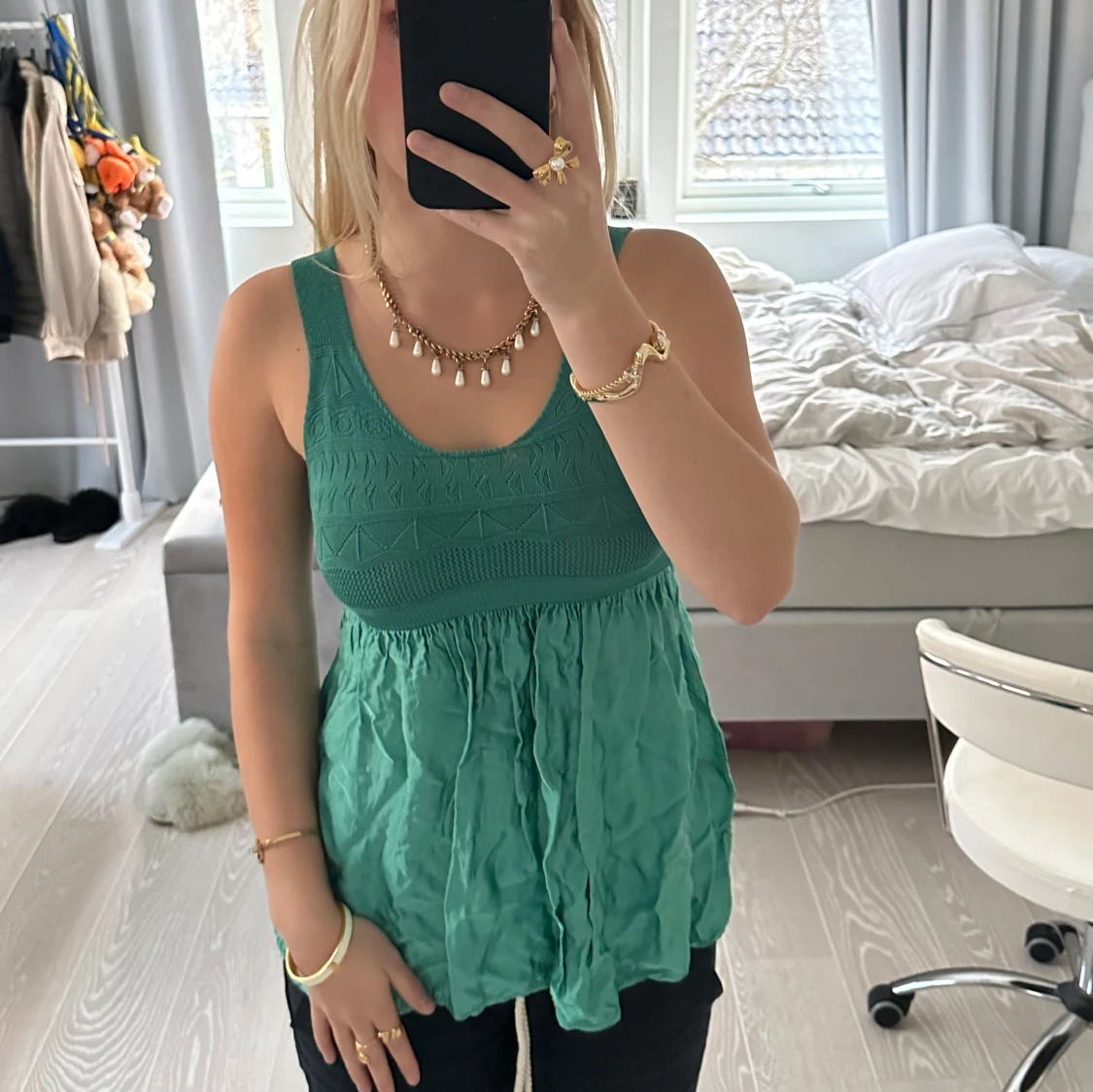 Grön ärmlös topp i satin och viskos - 90