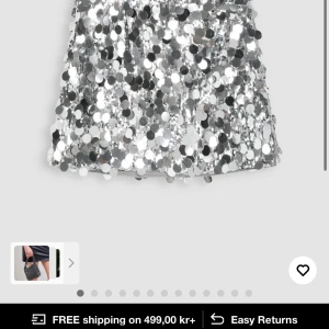 Paljettkjol - Oanvänd paljettkjol, storlek M  Har toppen i storlek M också köper man båda kan priset diskuteras